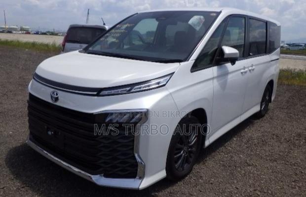 Toyota Voxy 2022 Pearl