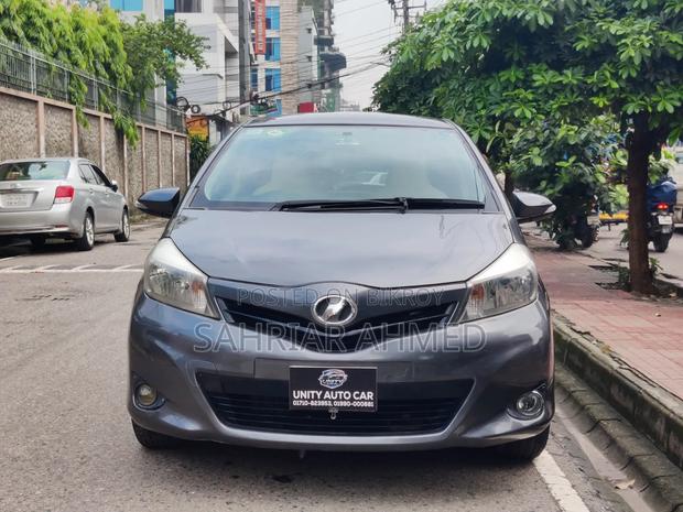 Toyota Vitz 2011 Gray