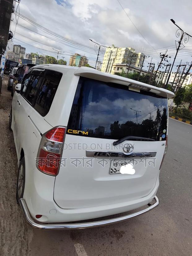 Toyota Noah 2010 Pearl