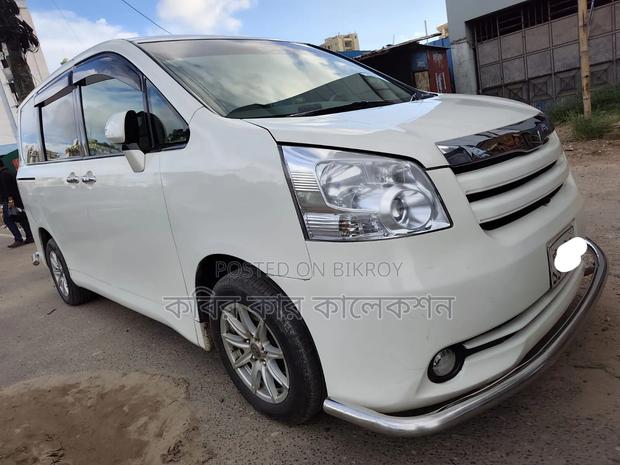 Toyota Noah 2010 Pearl