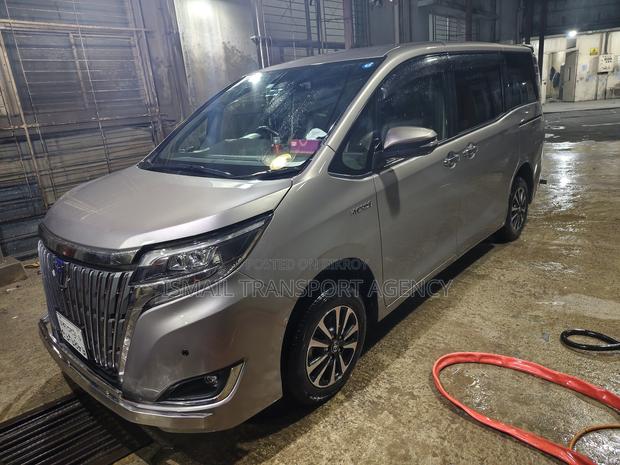 Toyota Esquire 1.8 FWD Hybrid (7 Seater) 2017 Brown