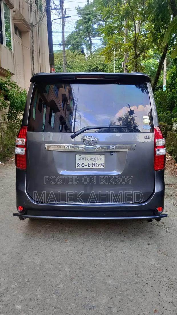 Toyota Noah 2009 Gray