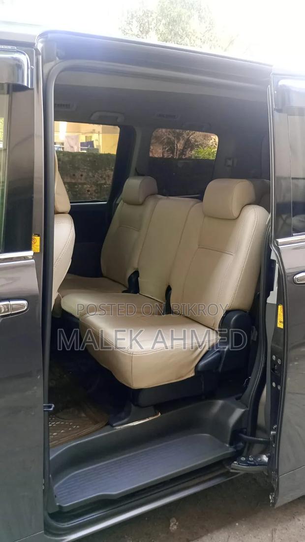 Toyota Noah 2009 Gray