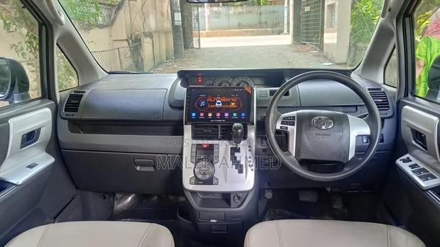 Toyota Noah 2009 Gray