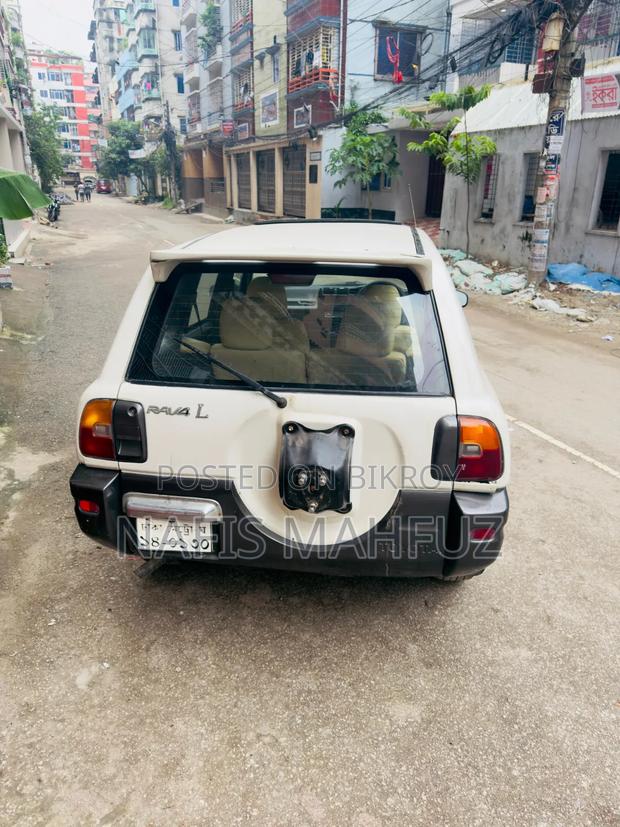 Toyota RAV4 1995 White