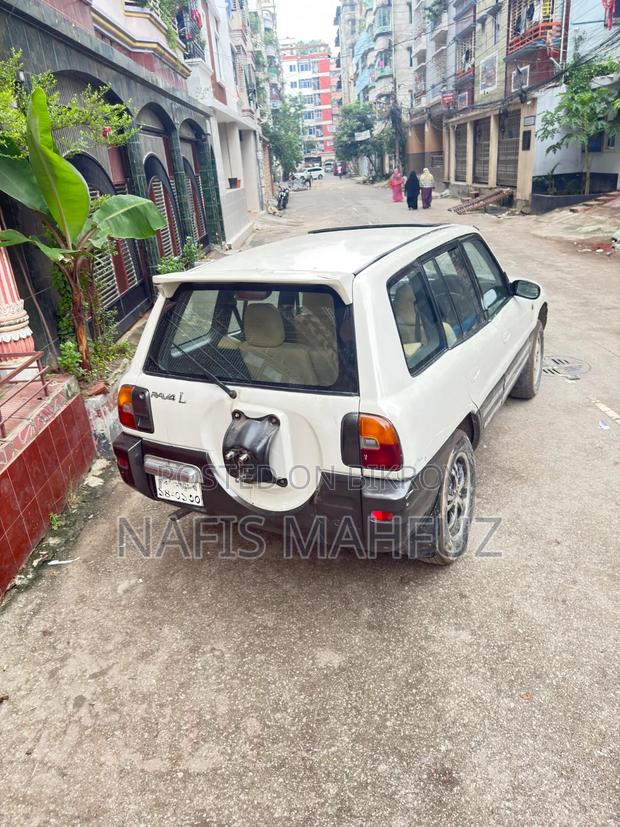 Toyota RAV4 1995 White