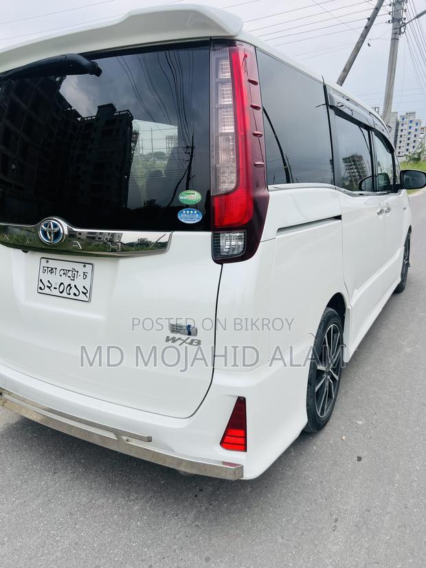 Toyota Noah 2.0 AWD (8 Seater) 2017 Pearl