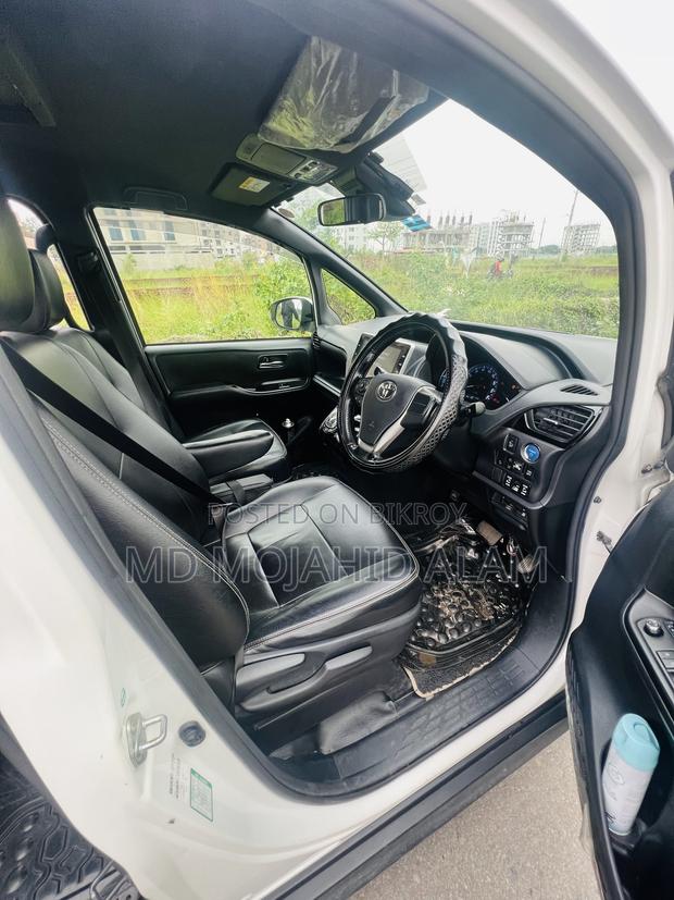 Toyota Noah 2.0 AWD (8 Seater) 2017 Pearl