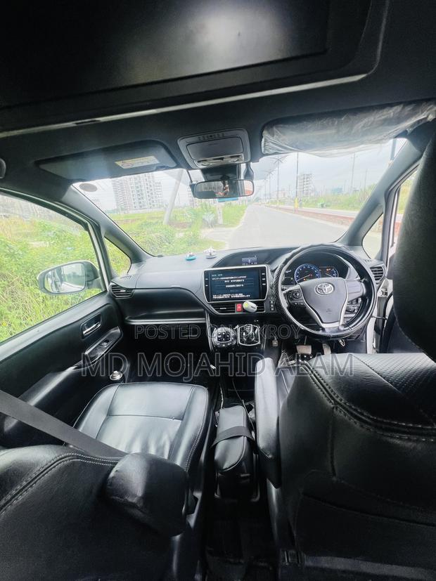 Toyota Noah 2.0 AWD (8 Seater) 2017 Pearl