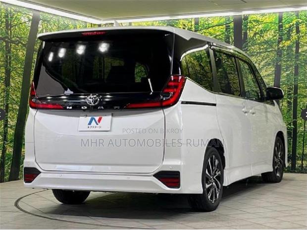 Toyota Voxy 2022 Pearl