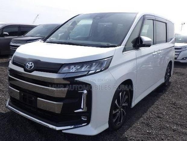Toyota Voxy 2022 Pearl