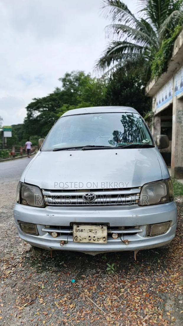 Toyota Noah 2001 Silver
