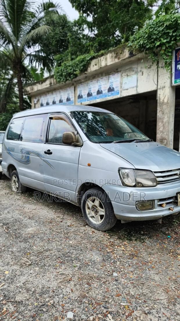 Toyota Noah 2001 Silver