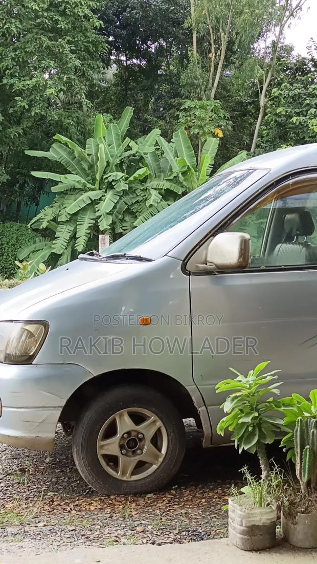 Toyota Noah 2001 Silver