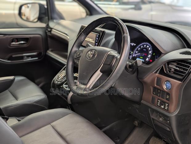 Toyota Esquire 1.8 FWD Hybrid (7 Seater) 2020 Blue