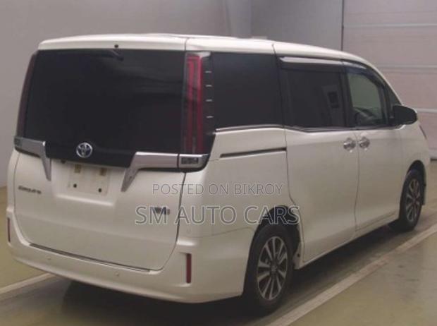 Toyota Esquire 2021 Pearl