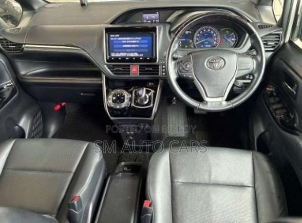 Toyota Esquire 2021 Pearl