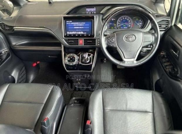 Toyota Esquire 2021 Pearl