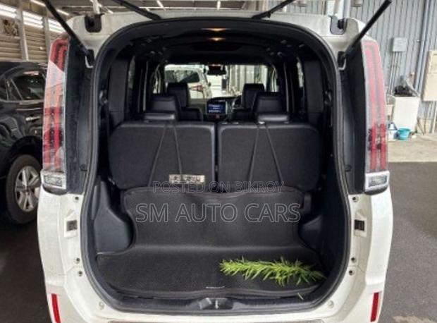 Toyota Esquire 2021 Pearl