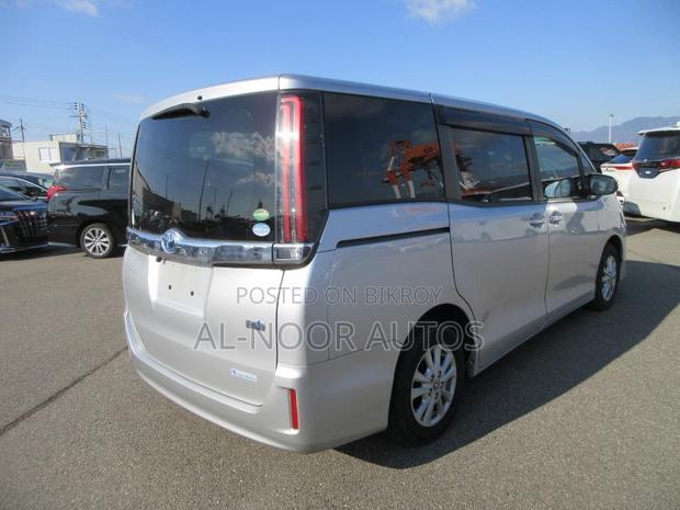 Toyota Noah 1.8 FWD Hybrid (7 Seater) 2021 Silver