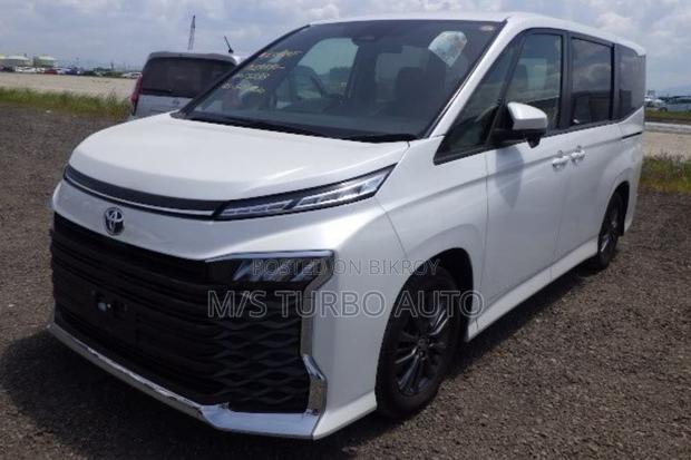 Toyota Voxy 2022 Pearl