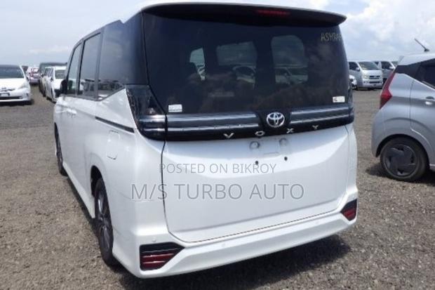 Toyota Voxy 2022 Pearl