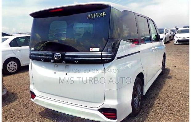Toyota Voxy 2022 Pearl