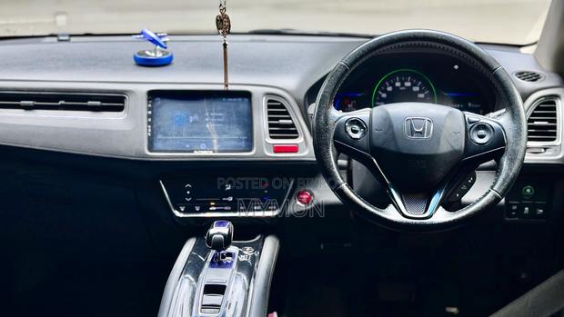 Honda Vezel 1.5 Hybrid 2WD 2014 Pearl
