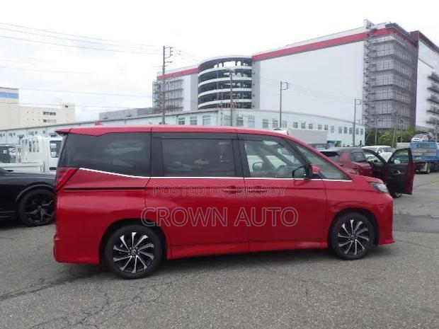 Toyota Noah 2023 Red