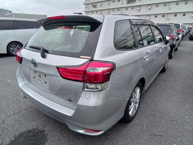 Toyota Corolla Fielder 2021 Silver