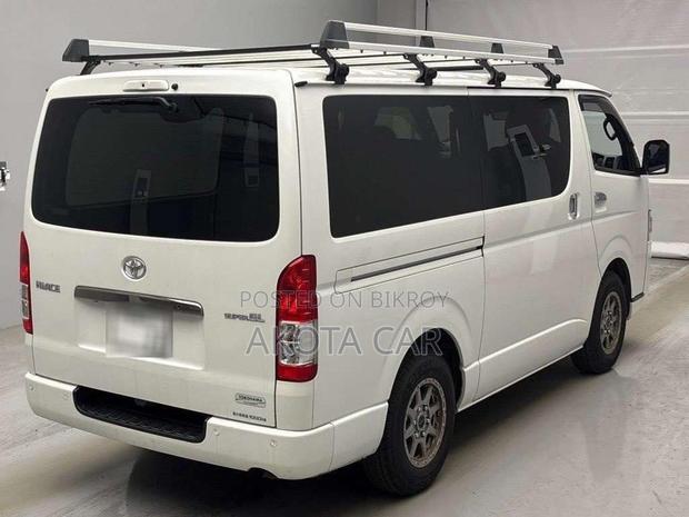 Toyota Grand HiAce 2002 White