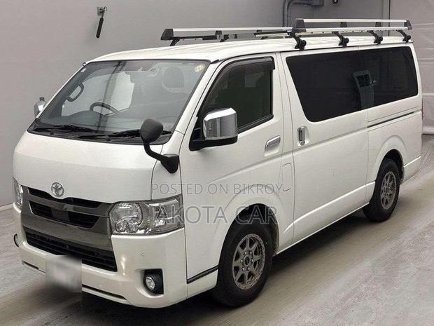 Toyota Grand HiAce 2002 White