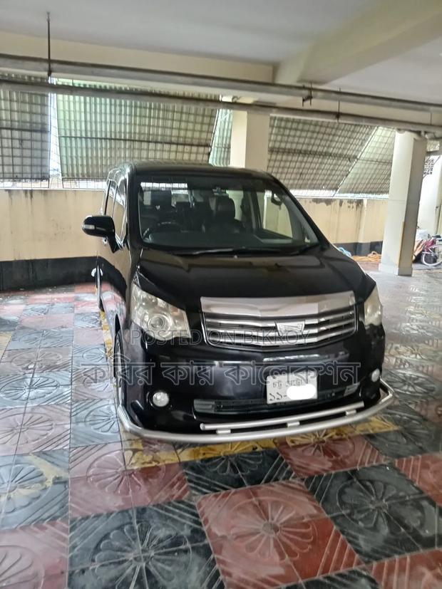 Toyota Noah 2013 Black