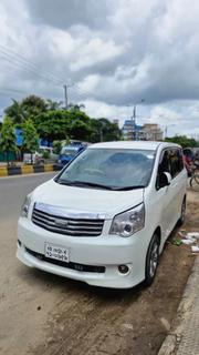 Toyota Noah 2013 Pearl for sale