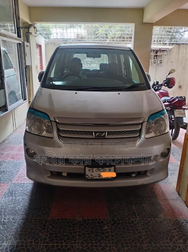 Toyota Noah 2005 Silver