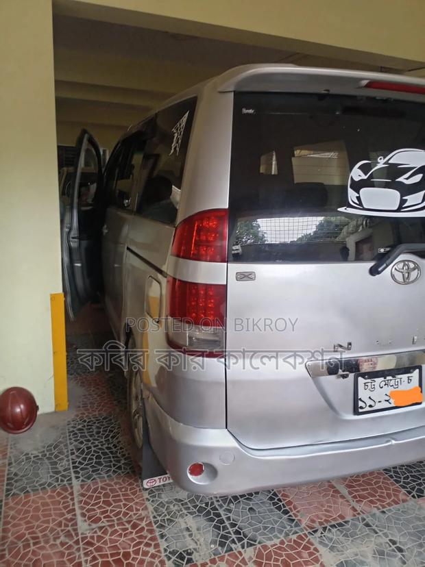 Toyota Noah 2005 Silver