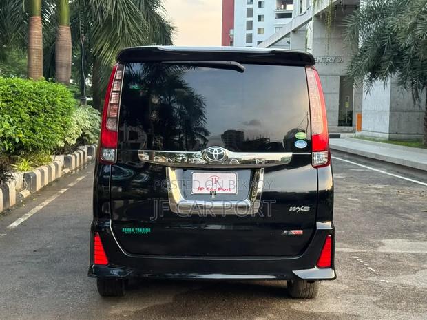 Toyota Noah 2017 Black