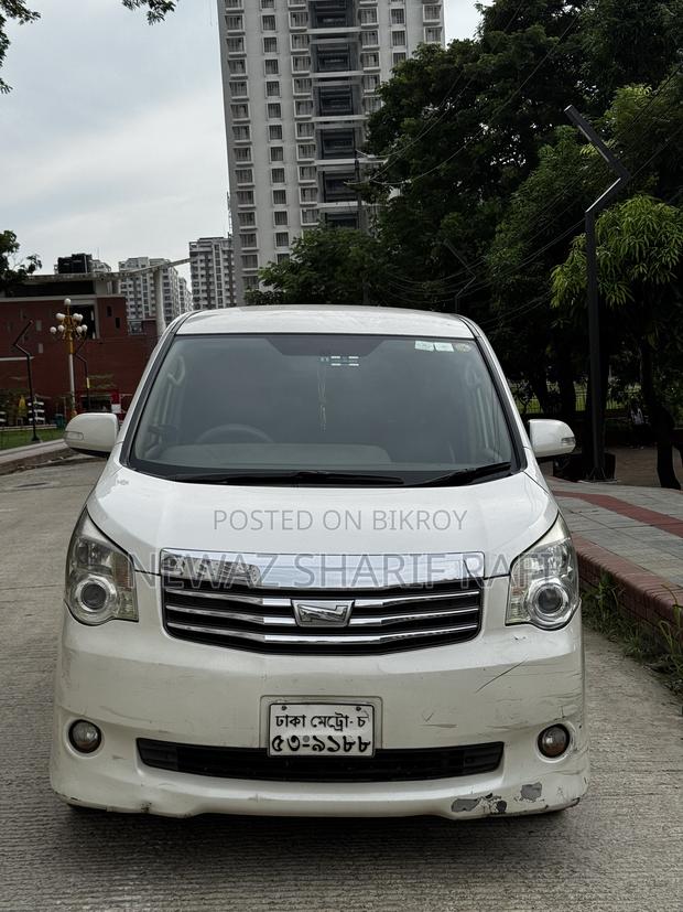 Toyota Noah 2.0 158hp FWD (8 Seater) 2010 Pearl