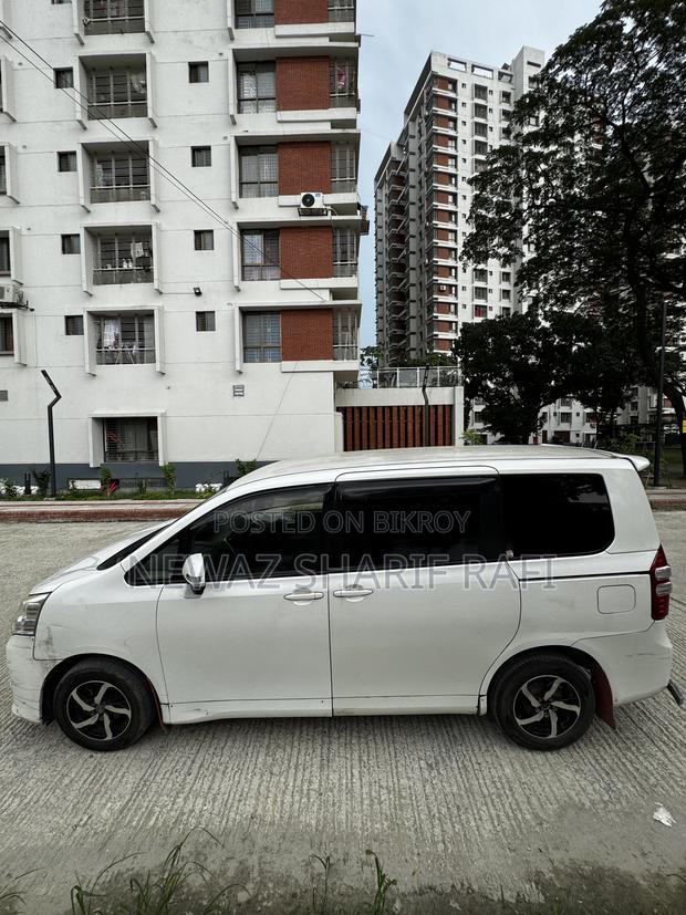 Toyota Noah 2.0 158hp FWD (8 Seater) 2010 Pearl