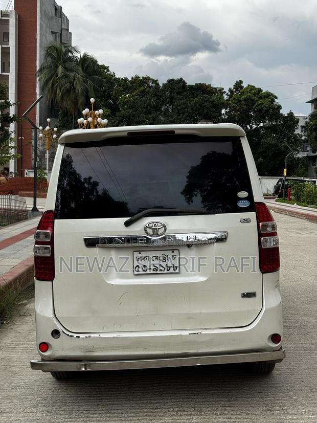 Toyota Noah 2.0 158hp FWD (8 Seater) 2010 Pearl