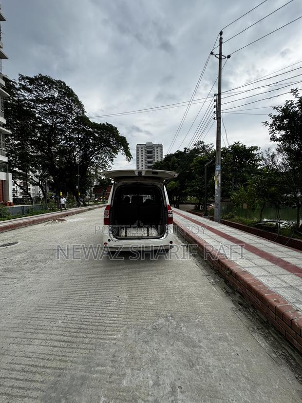 Toyota Noah 2.0 158hp FWD (8 Seater) 2010 Pearl