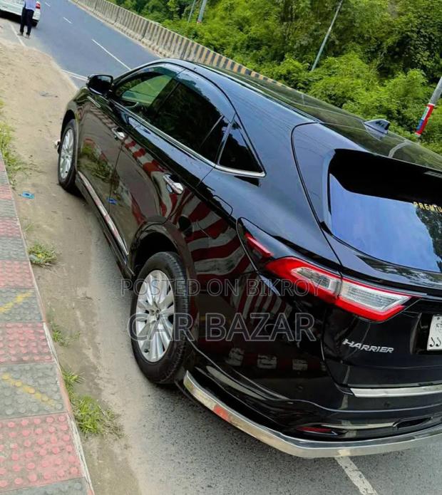 Toyota Harrier 2.0 2017 Black