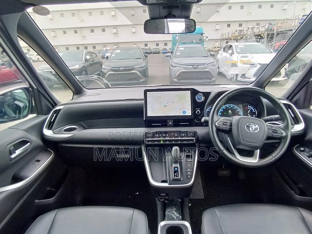 Toyota Noah 2023 Silver