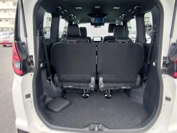 Toyota Noah 2023 Silver