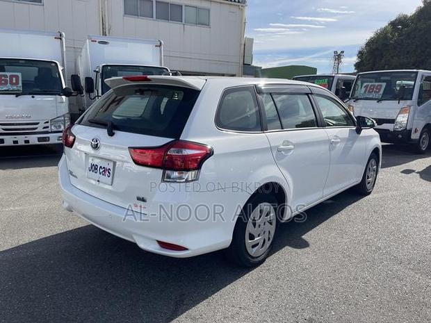 Toyota Corolla Fielder 1.5 Hybrid FWD 2021 White