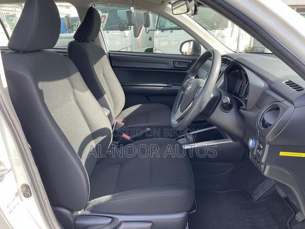 Toyota Corolla Fielder 1.5 Hybrid FWD 2021 White