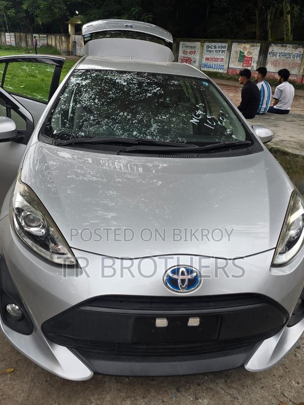 Toyota Aqua 2018 Silver