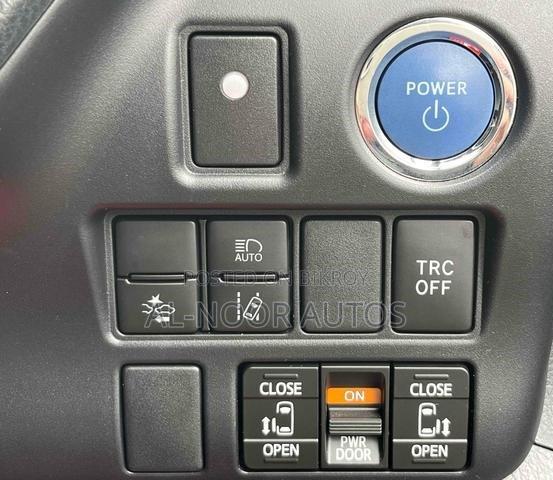 Toyota Noah 1.8 FWD Hybrid (7 Seater) 2021 Black