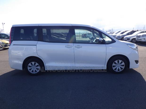 Toyota Noah 2021 Pearl