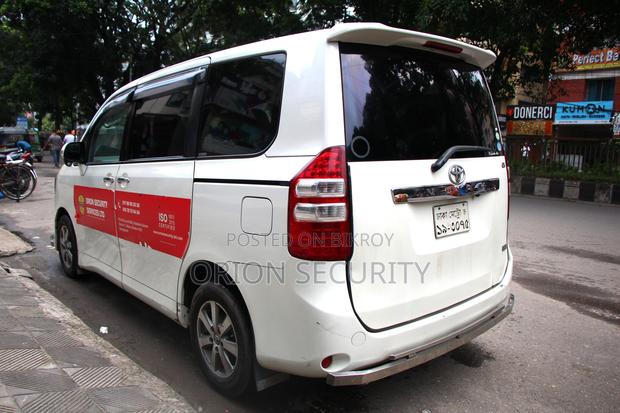 Toyota Noah 2.0 143hp FWD (8 Seater) 2012 White